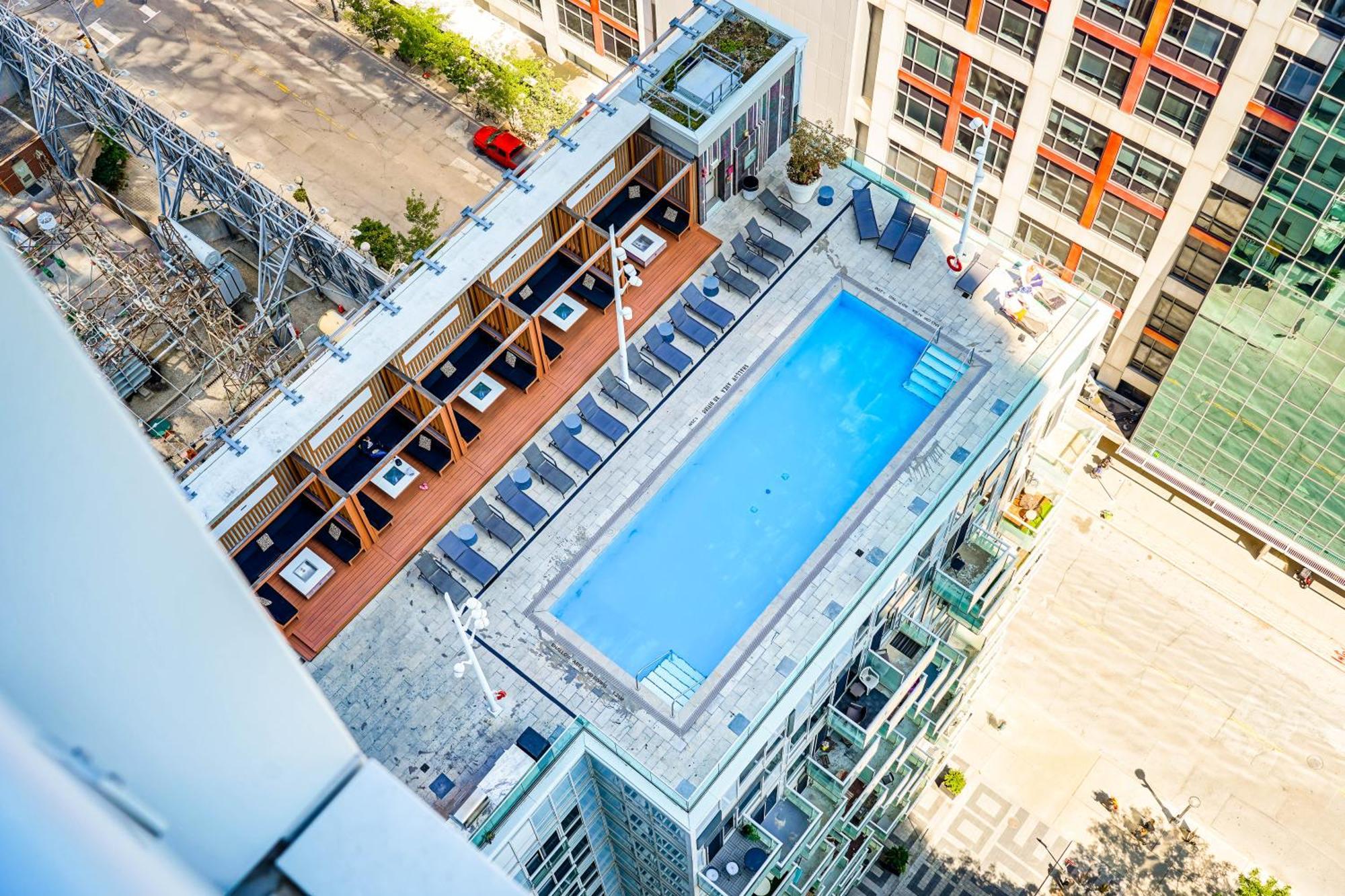 Chol Furnished Suites Heart Of Downtown Toronto, 2 Beds, Free Parking, Cn Tower View Kültér fotó