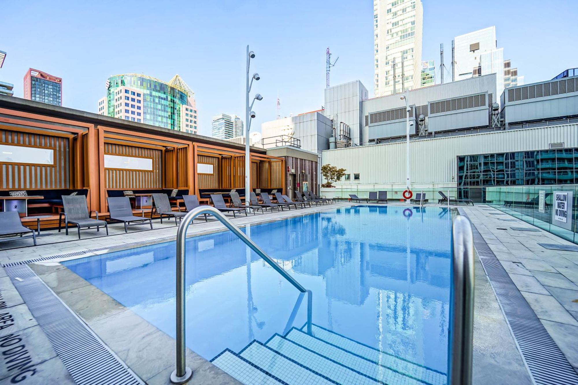 Chol Furnished Suites Heart Of Downtown Toronto, 2 Beds, Free Parking, Cn Tower View Kültér fotó