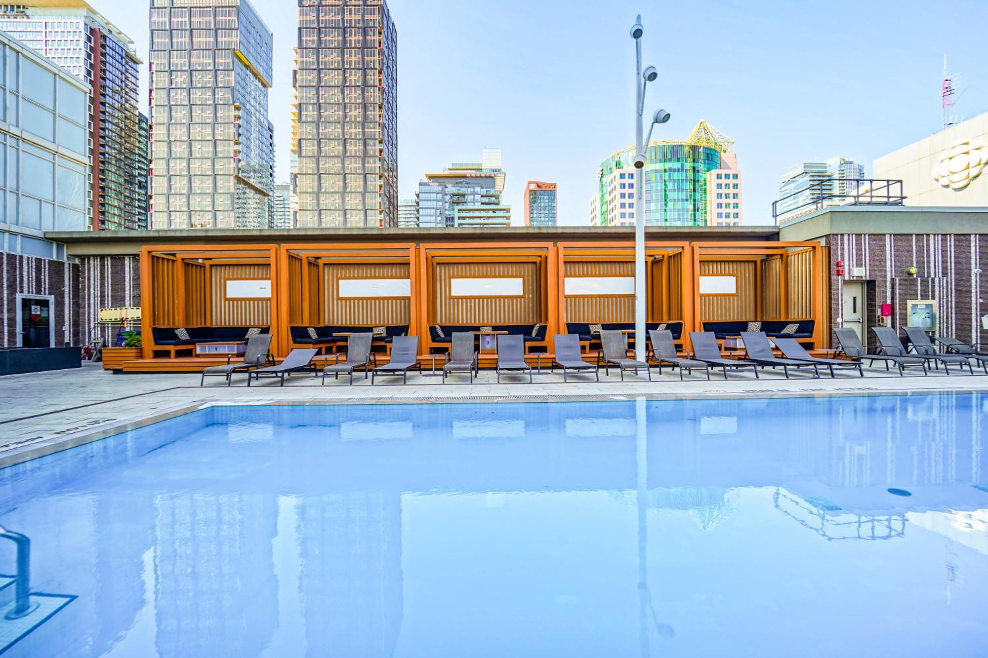 Chol Furnished Suites Heart Of Downtown Toronto, 2 Beds, Free Parking, Cn Tower View Kültér fotó