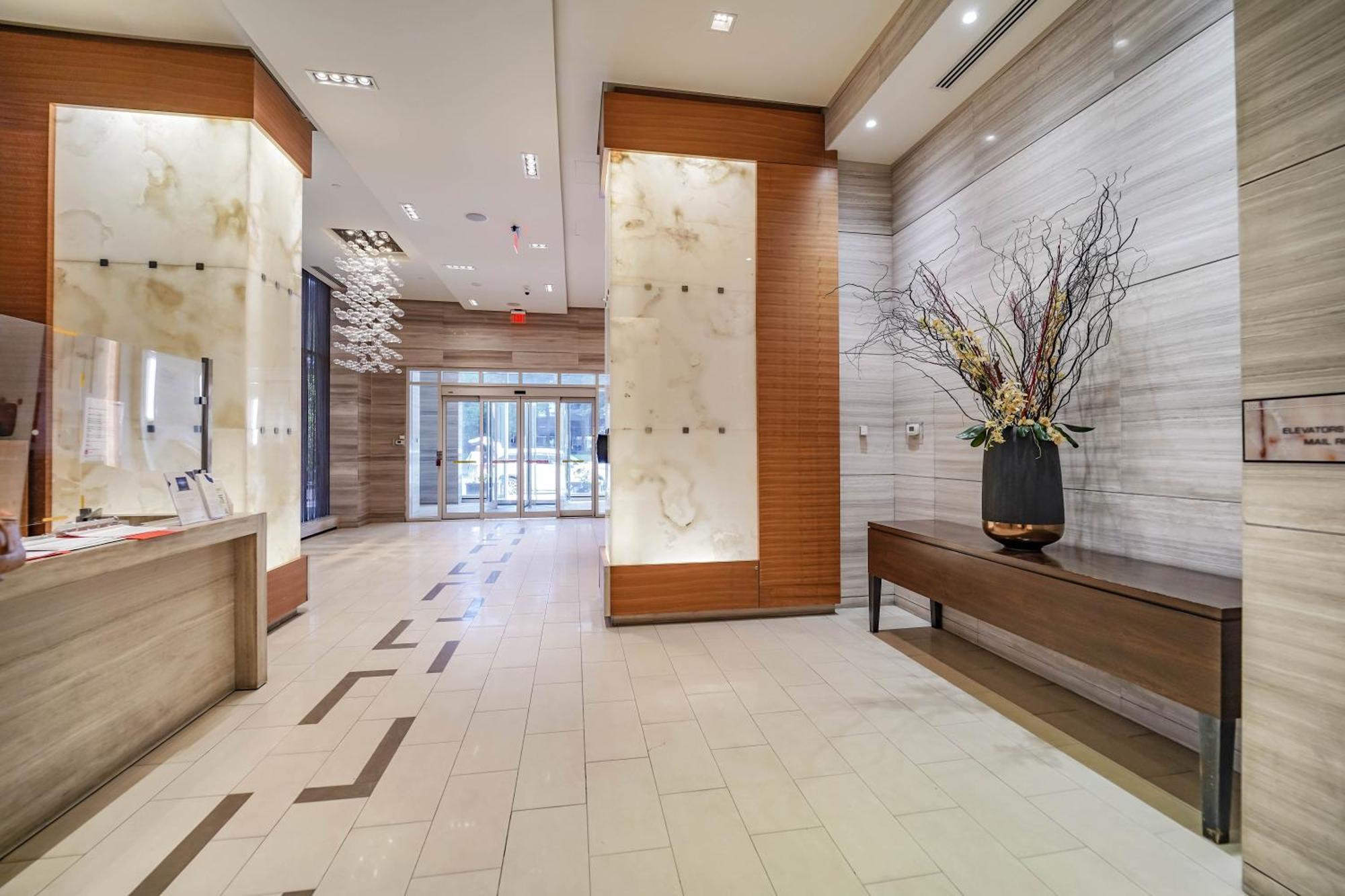 Chol Furnished Suites Heart Of Downtown Toronto, 2 Beds, Free Parking, Cn Tower View Kültér fotó