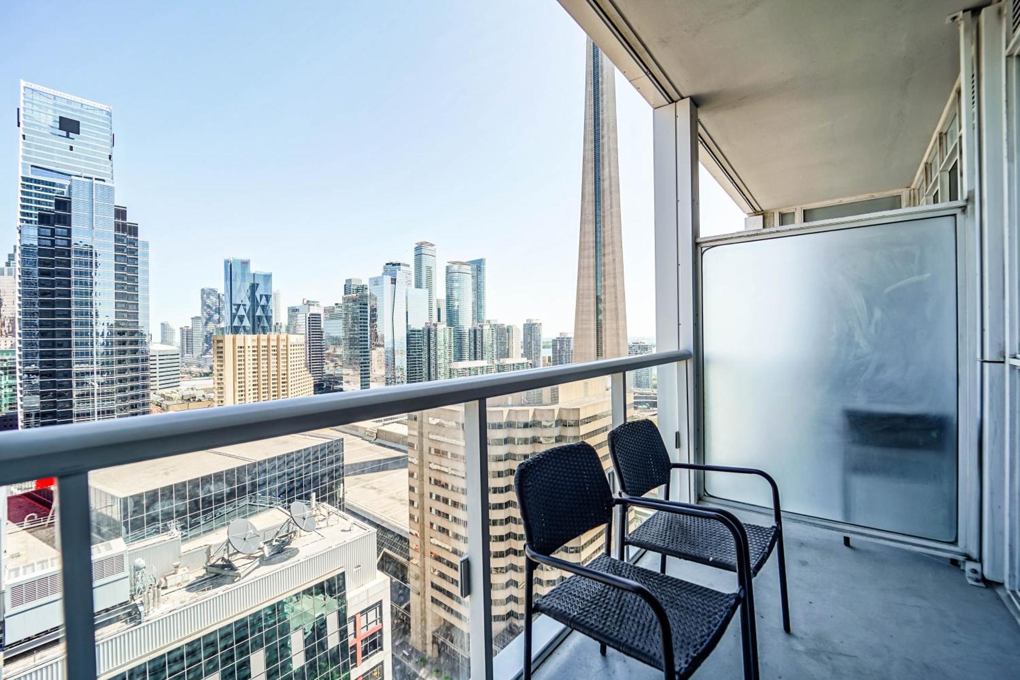 Chol Furnished Suites Heart Of Downtown Toronto, 2 Beds, Free Parking, Cn Tower View Kültér fotó