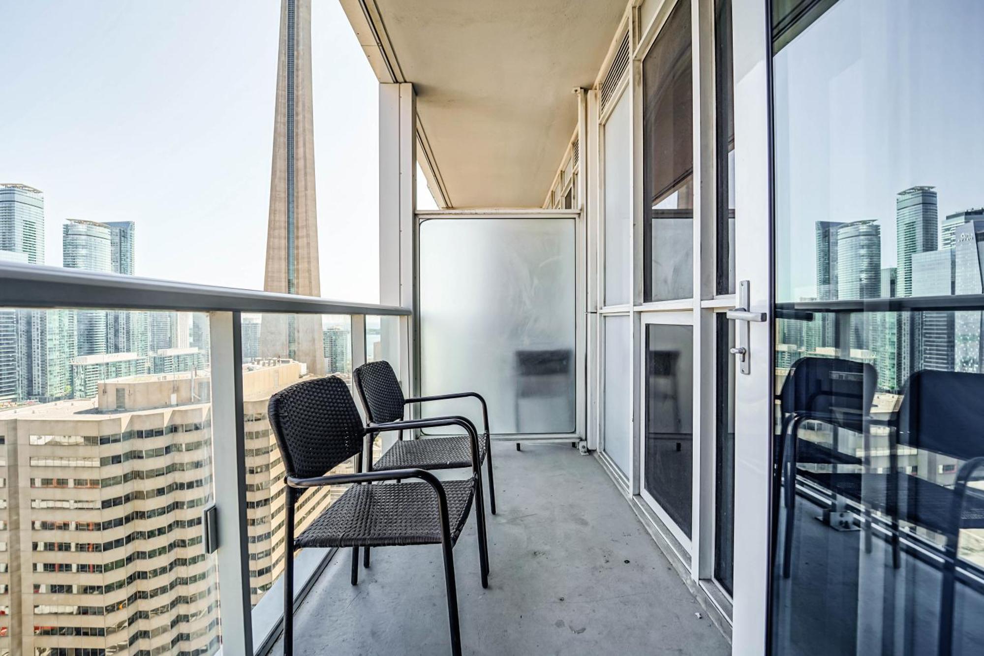 Chol Furnished Suites Heart Of Downtown Toronto, 2 Beds, Free Parking, Cn Tower View Kültér fotó