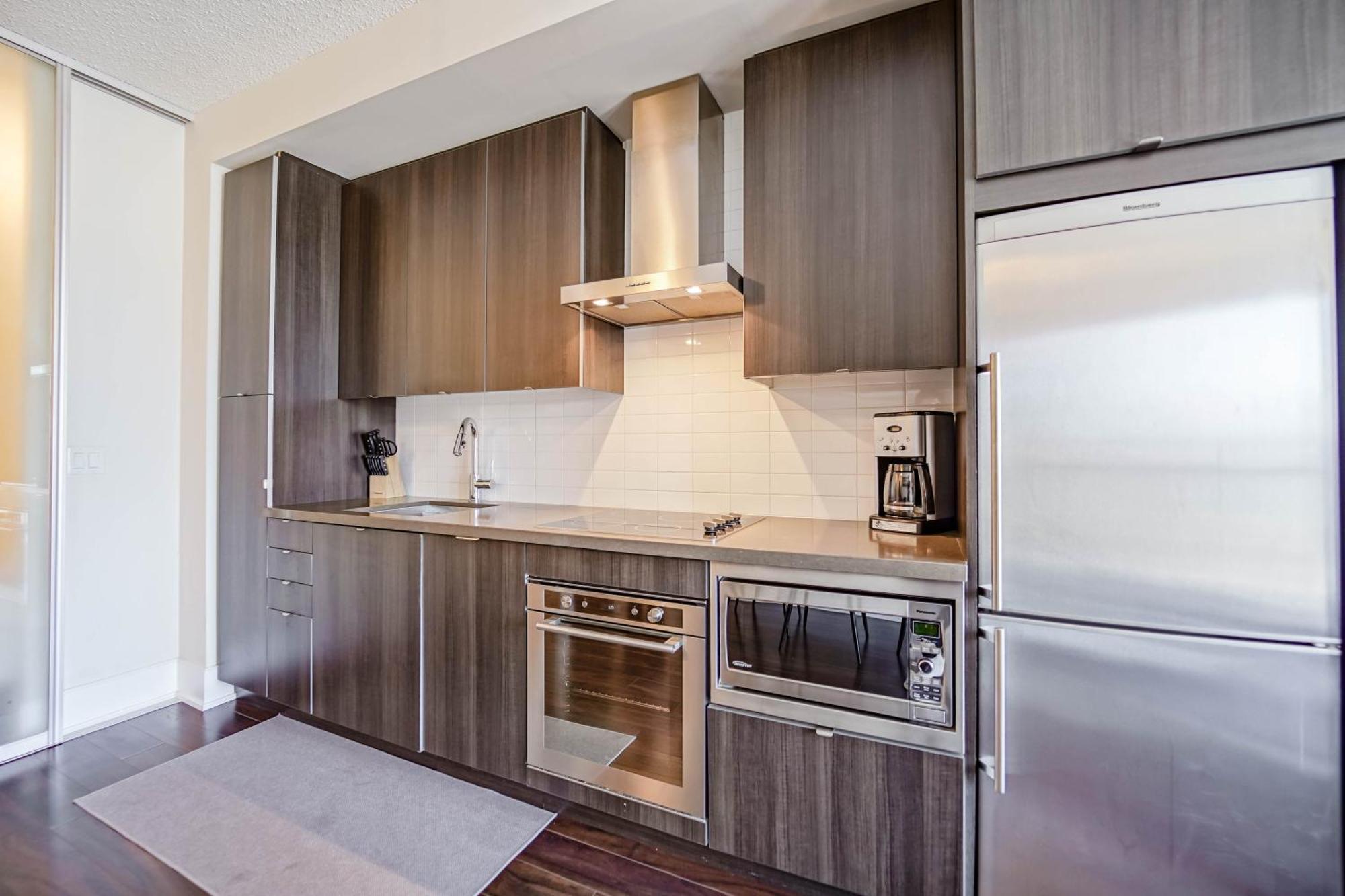 Chol Furnished Suites Heart Of Downtown Toronto, 2 Beds, Free Parking, Cn Tower View Kültér fotó