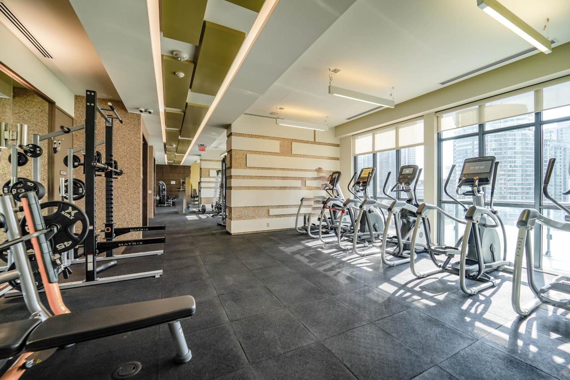 Chol Furnished Suites Heart Of Downtown Toronto, 2 Beds, Free Parking, Cn Tower View Kültér fotó