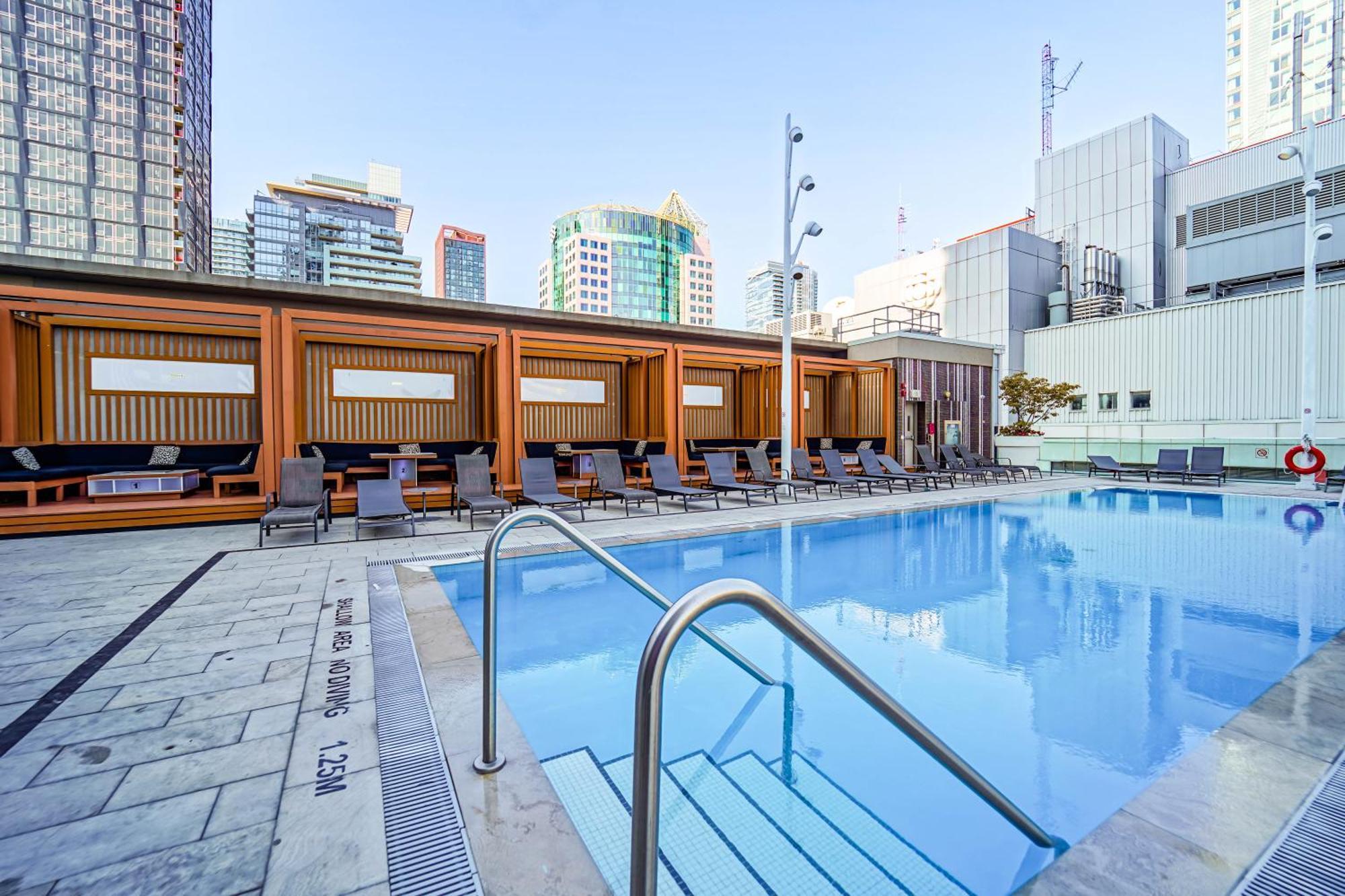 Chol Furnished Suites Heart Of Downtown Toronto, 2 Beds, Free Parking, Cn Tower View Kültér fotó