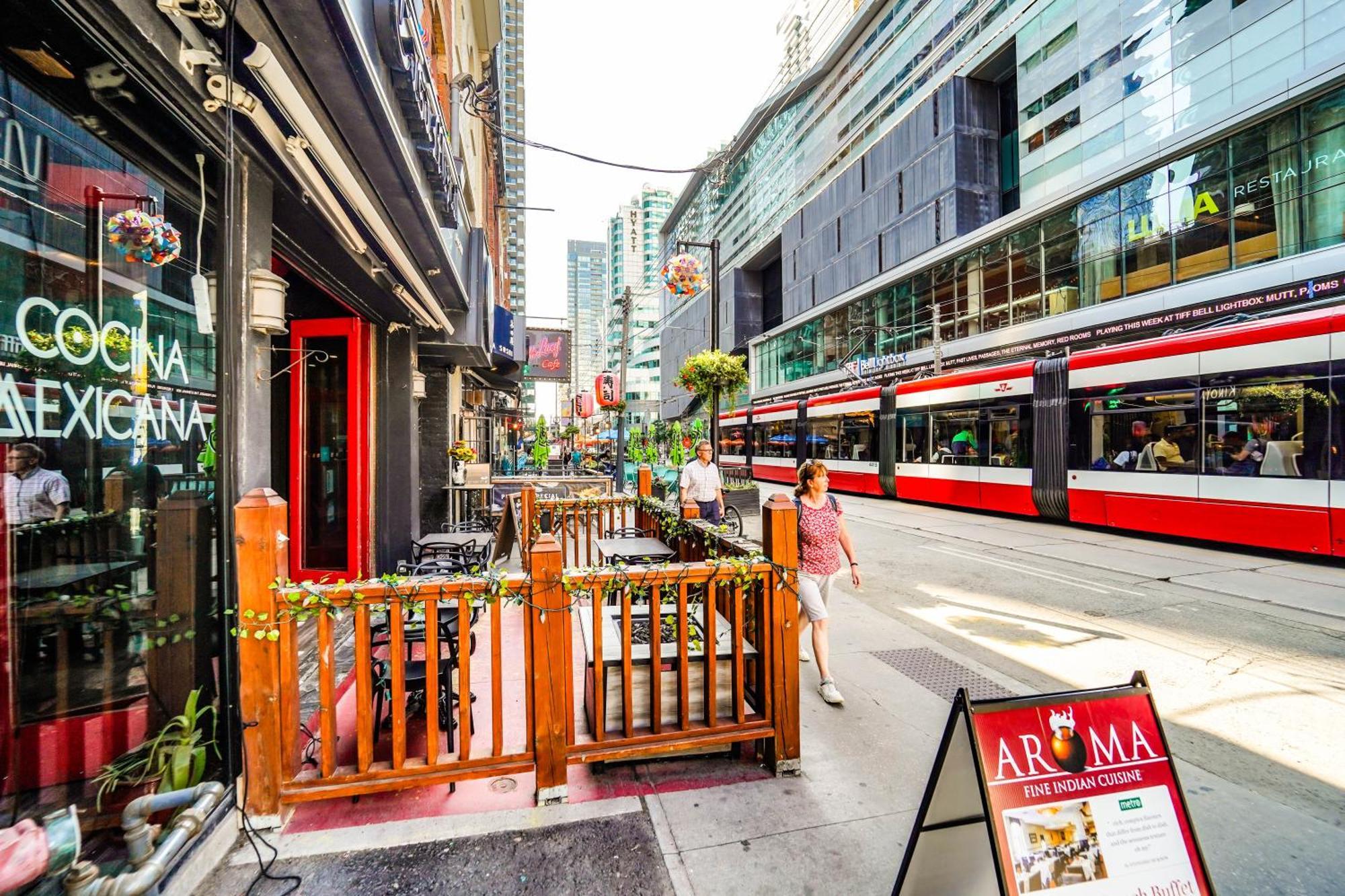 Chol Furnished Suites Heart Of Downtown Toronto, 2 Beds, Free Parking, Cn Tower View Kültér fotó