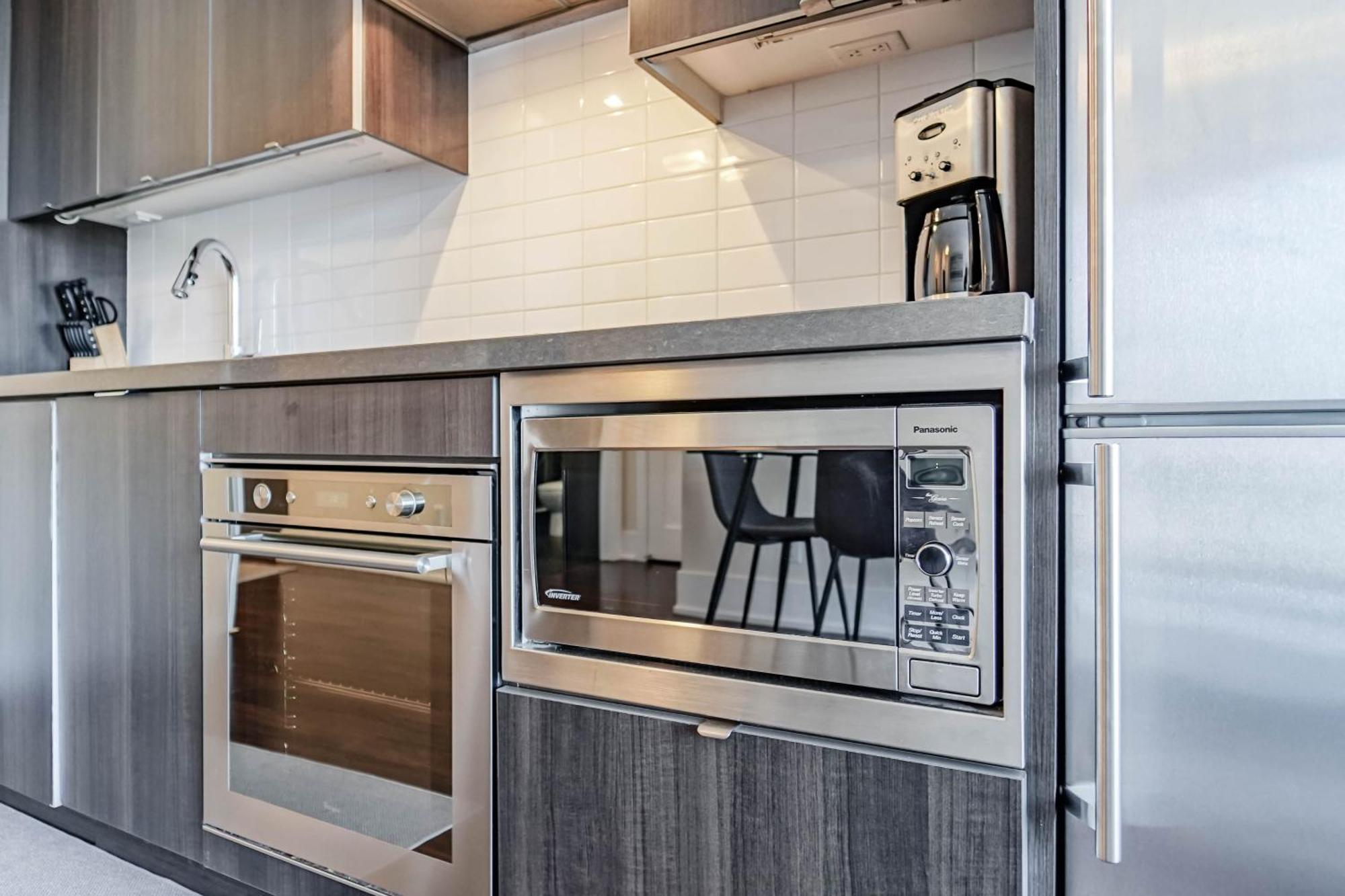 Chol Furnished Suites Heart Of Downtown Toronto, 2 Beds, Free Parking, Cn Tower View Kültér fotó