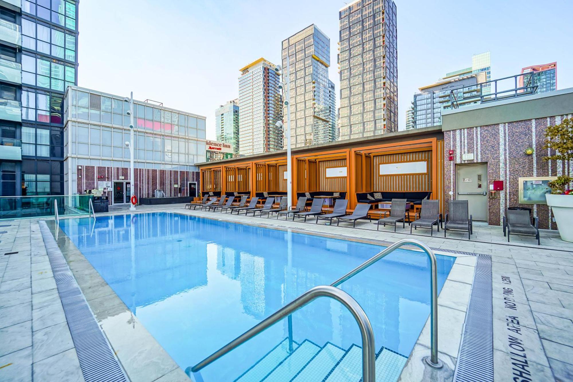 Chol Furnished Suites Heart Of Downtown Toronto, 2 Beds, Free Parking, Cn Tower View Kültér fotó